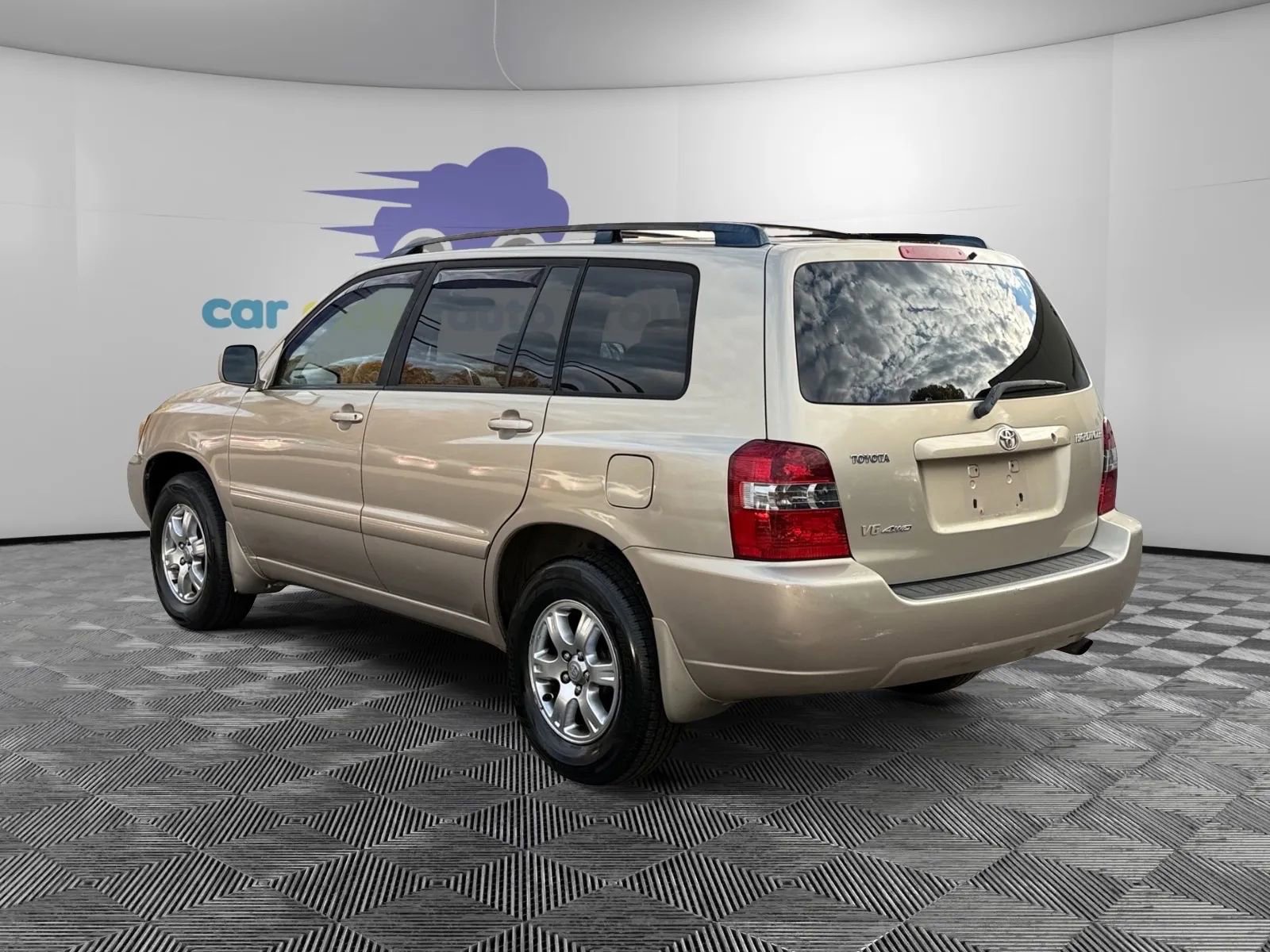 Used 2005 Toyota Highlander 4WD V6 w/ 3rd Row image 3