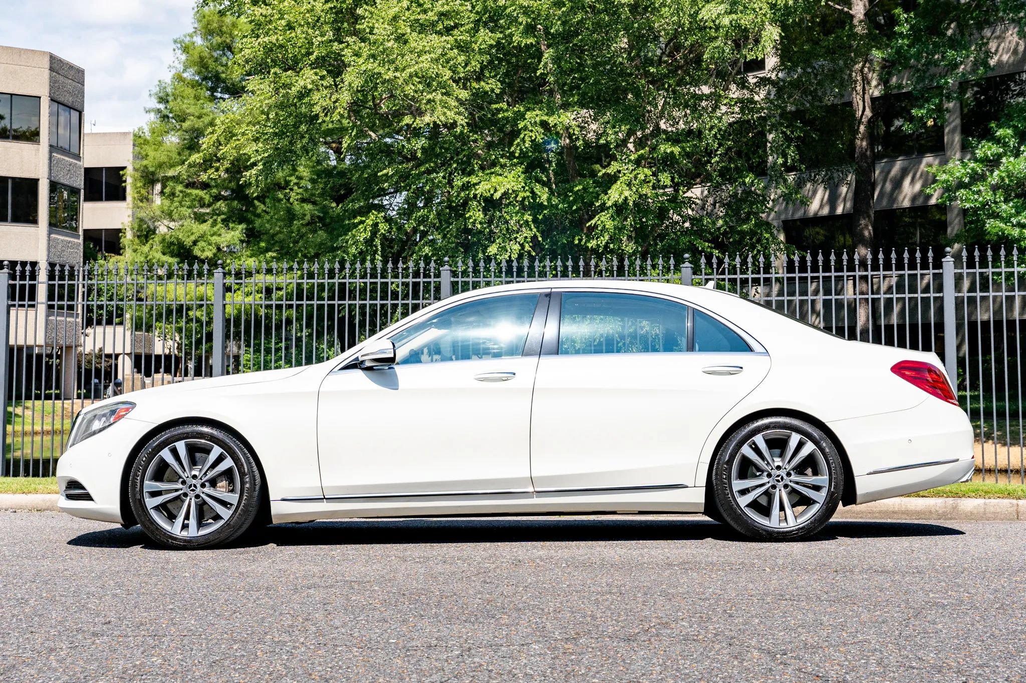 Used 2017 Mercedes-Benz S 550 4MATIC Sedan image 9