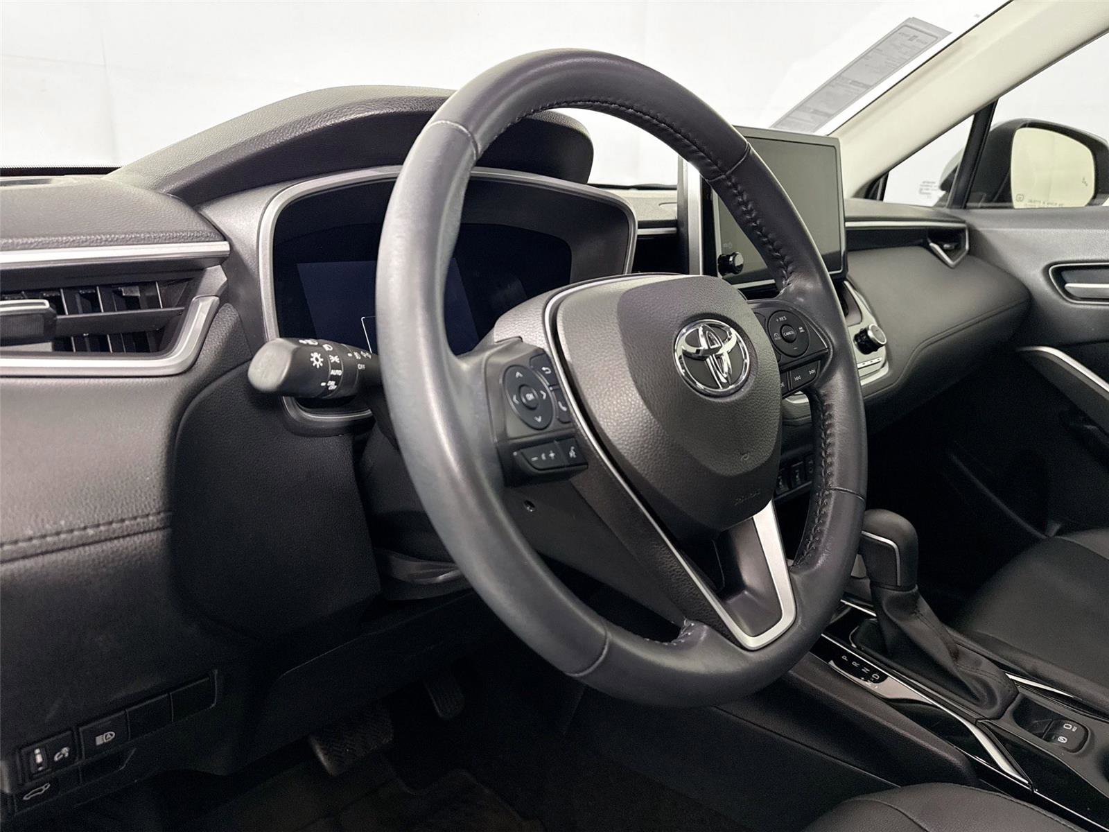 Certified 2023 Toyota Corolla Cross XLE w/ Convenience Package image 4