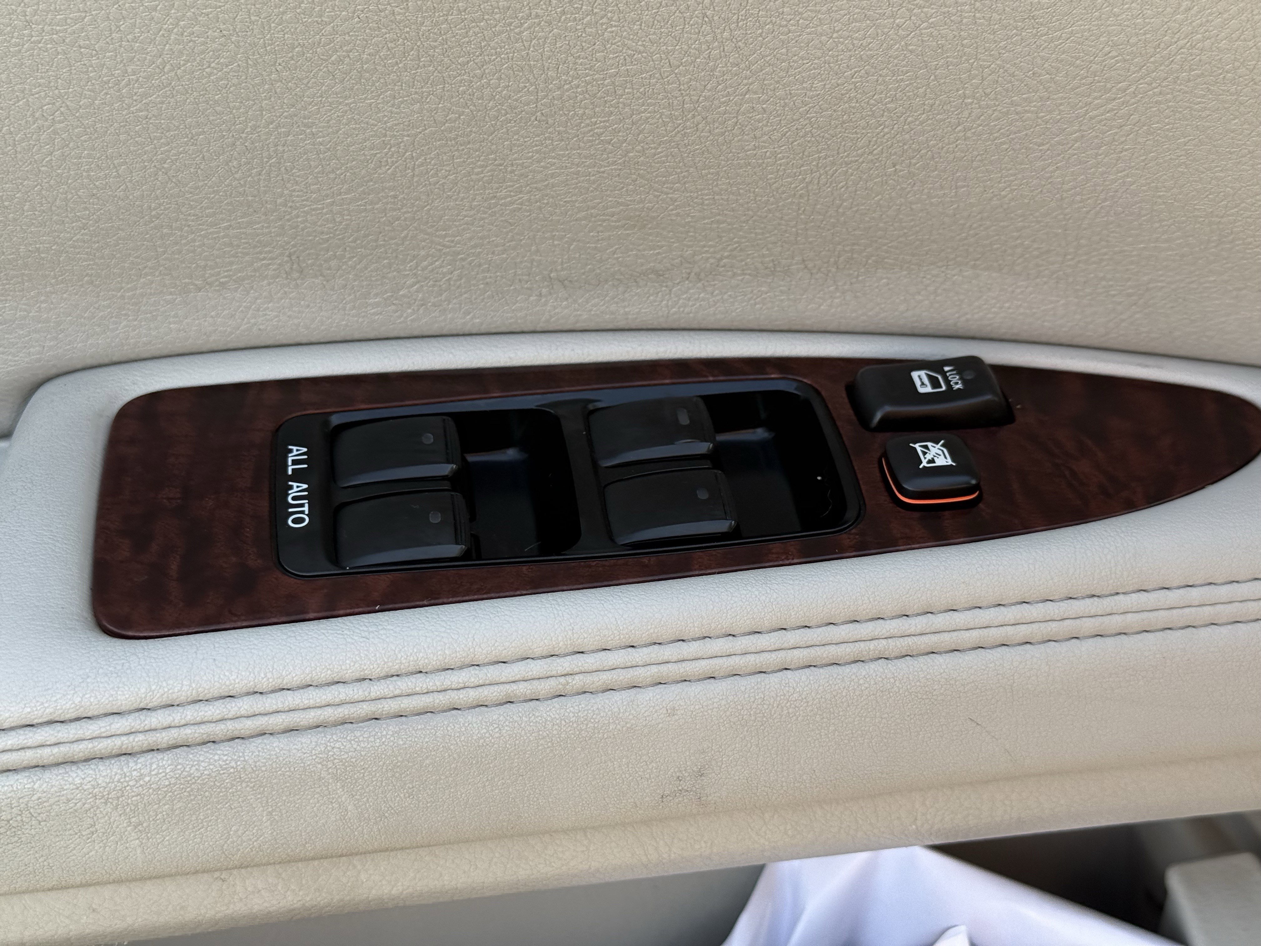 Used 2012 Toyota Avalon Limited image 28