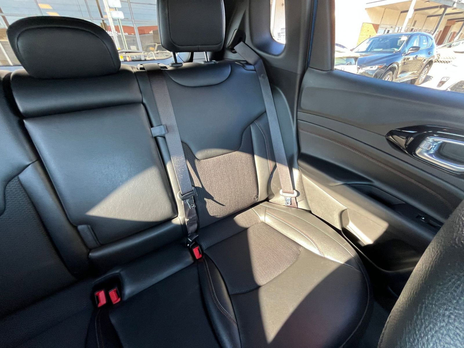 Used 2025 Jeep Compass Trailhawk image 36