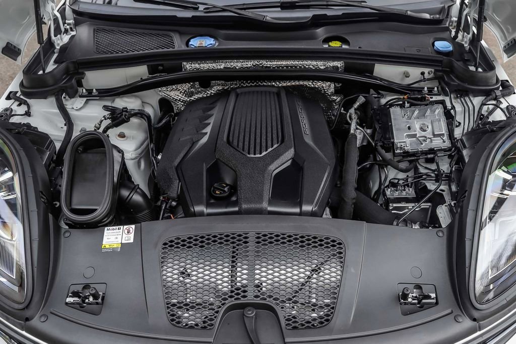 Used 2024 Porsche Macan image 28