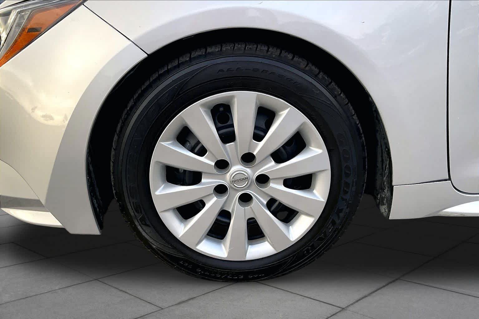 Used 2024 Toyota Corolla LE FWD image 11