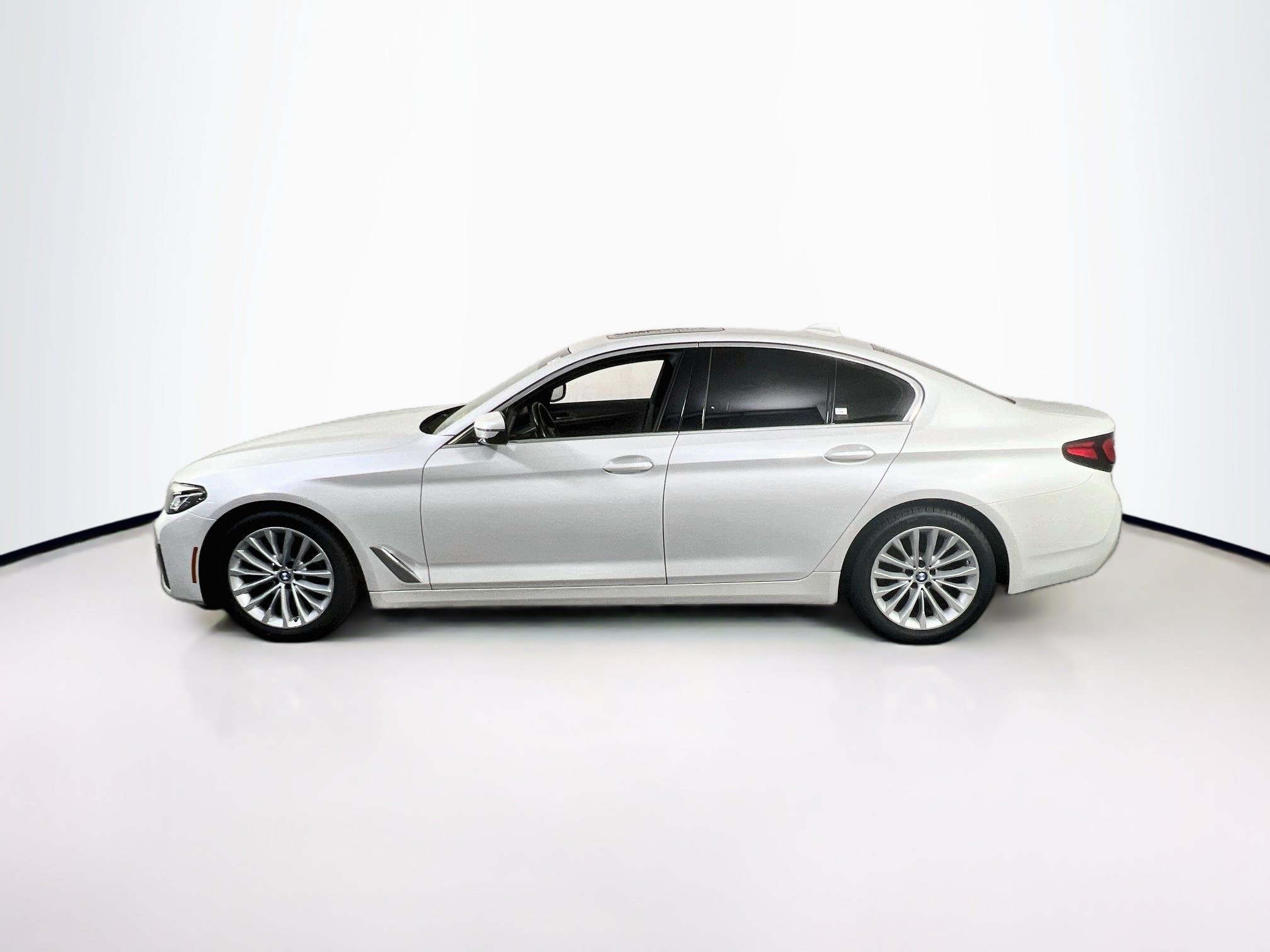 Used 2021 BMW 530i xDrive w/ Premium Package AWD/4WD image 8