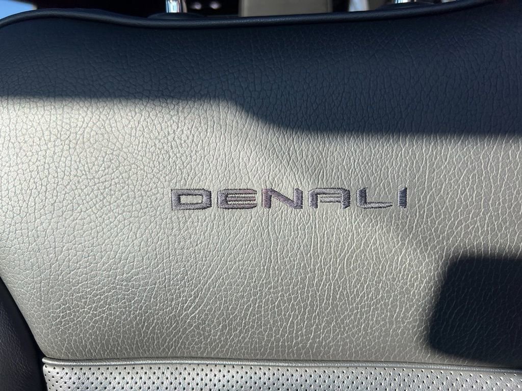 Used 2022 GMC Yukon XL Denali image 28