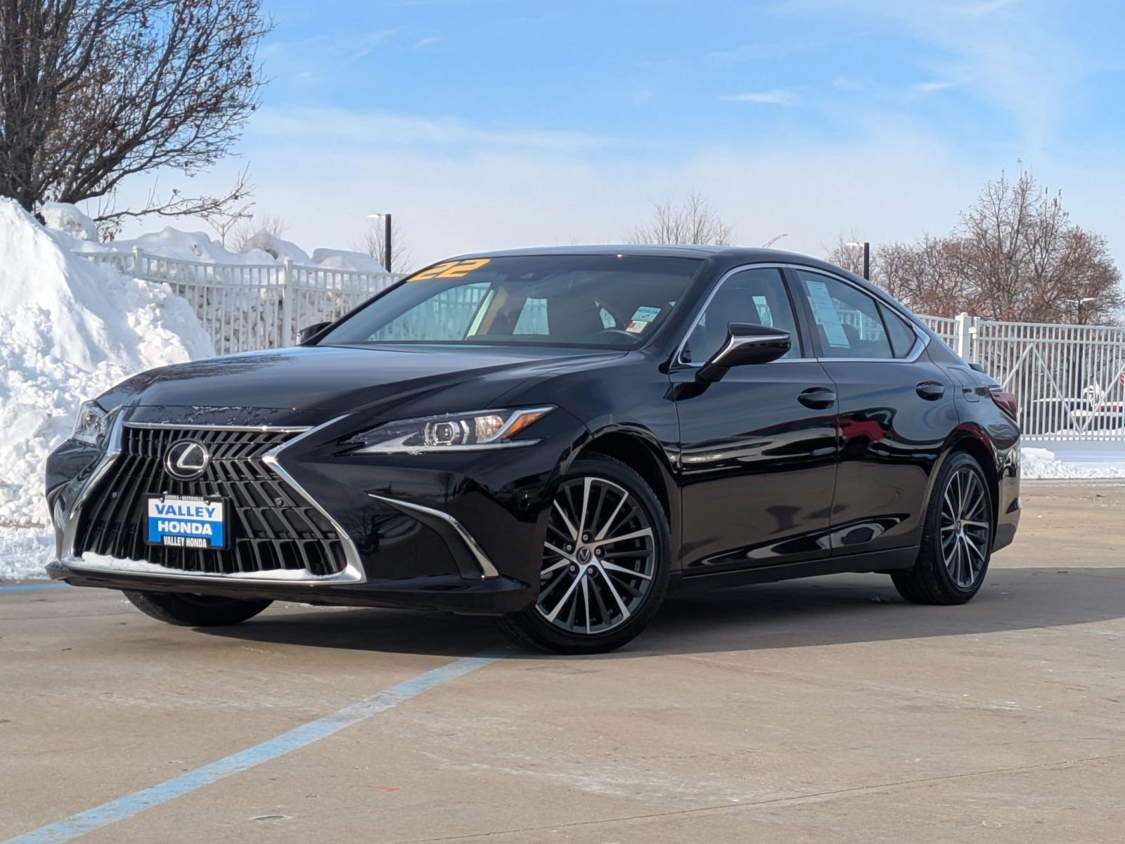 Used 2022 Lexus ES 350 w/ Premium Package image 2