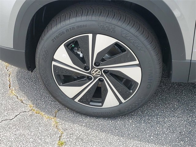 New 2025 Volkswagen Taos SE image 9