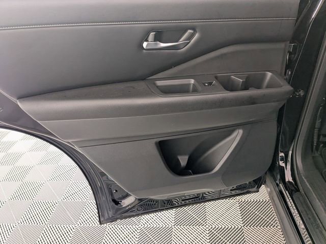 Used 2023 Nissan Pathfinder SL w/ Black Appearance Package image 30
