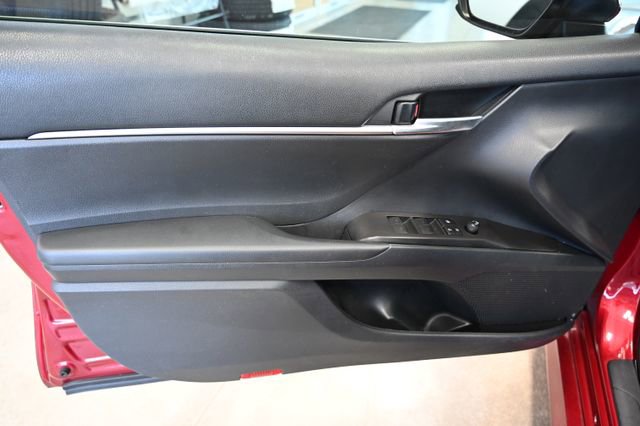 Used 2021 Toyota Camry LE FWD image 25