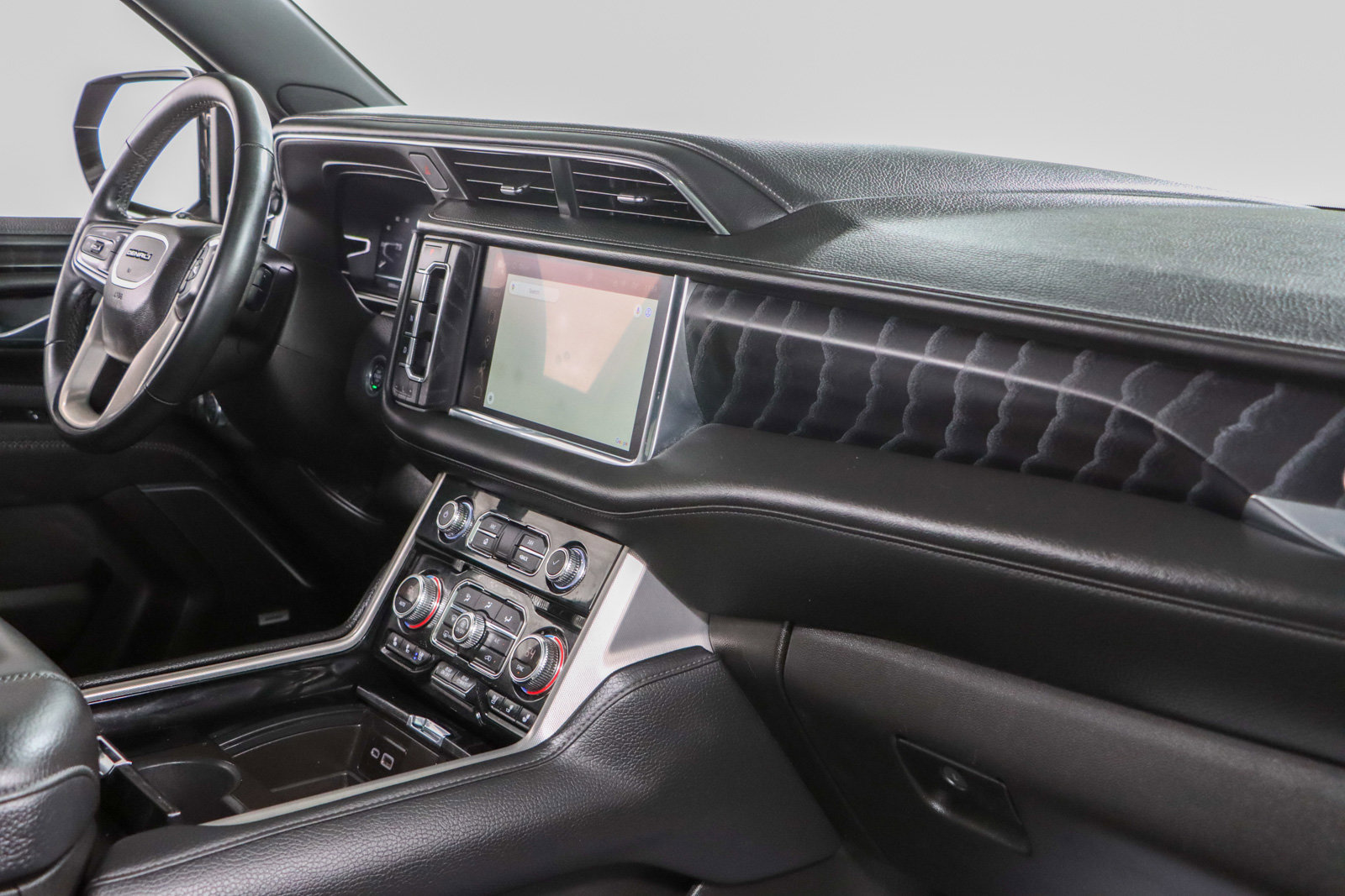 Used 2023 GMC Yukon XL Denali AWD/4WD image 30