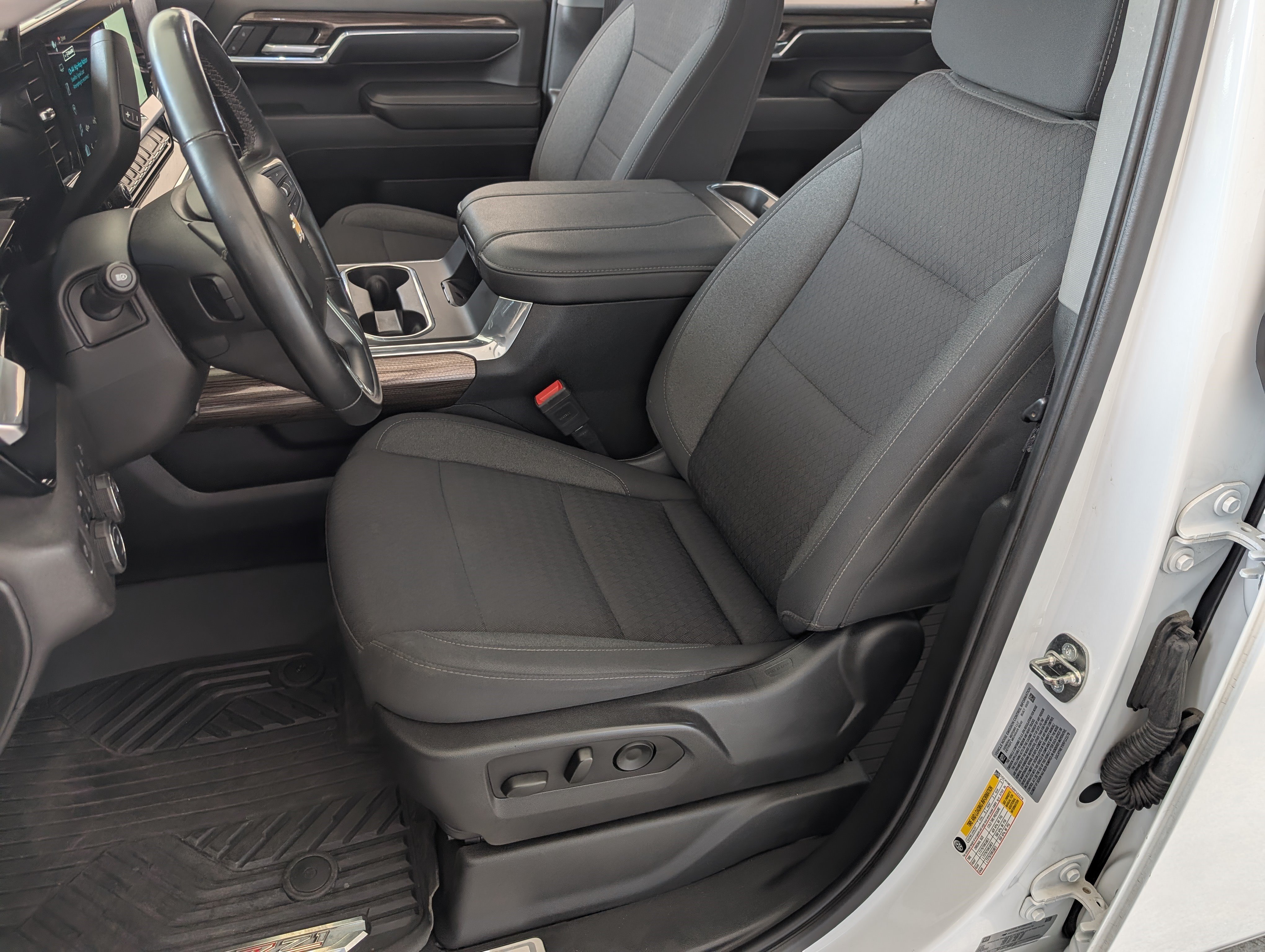 Used 2024 Chevrolet Silverado 2500 LT AWD/4WD image 16