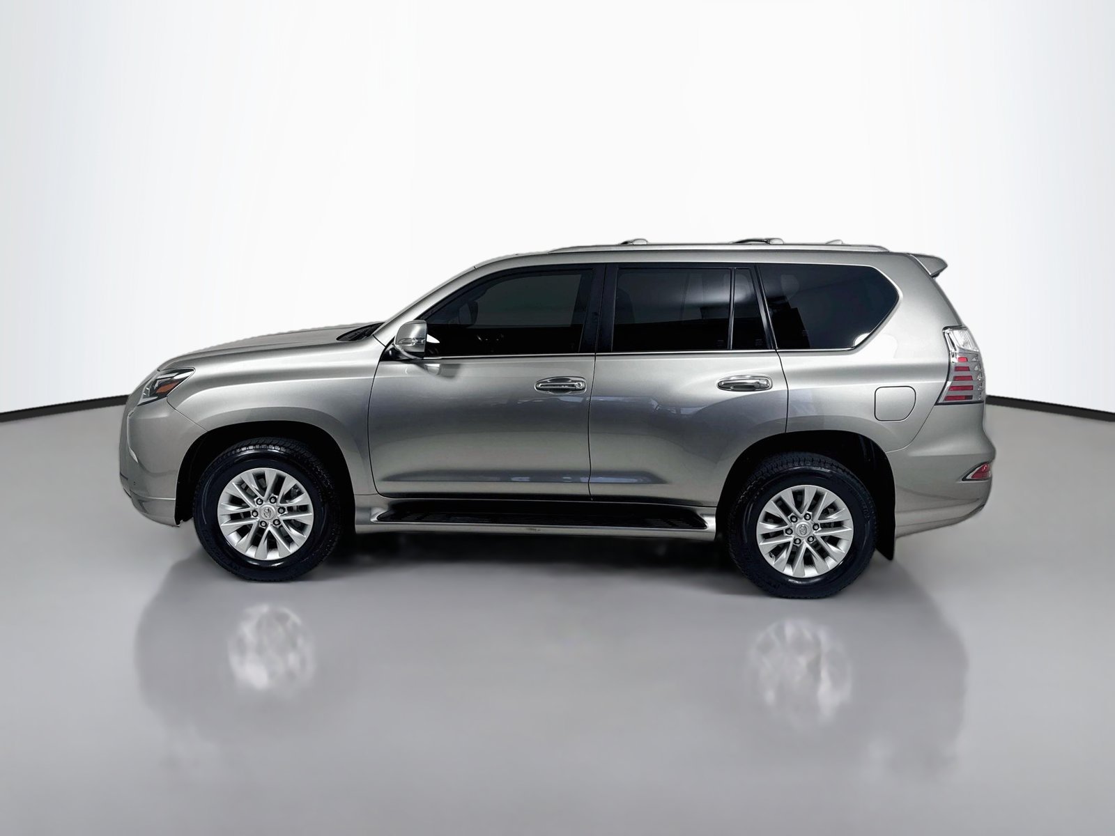 Used 2023 Lexus GX 460 Premium w/ Premium Package AWD/4WD image 4