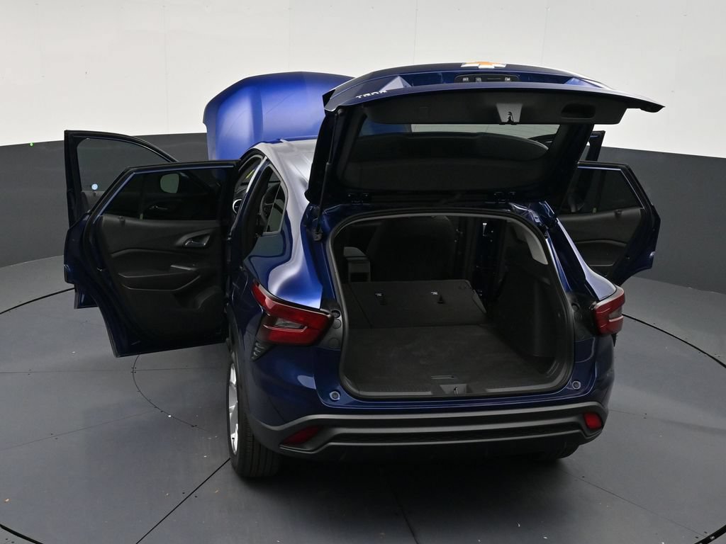 Used 2024 Chevrolet Trax LS w/ LS Convenience Package FWD image 31