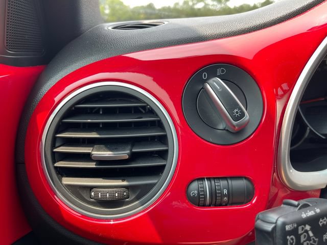 Used 2019 Volkswagen Beetle 2.0T FWD image 27