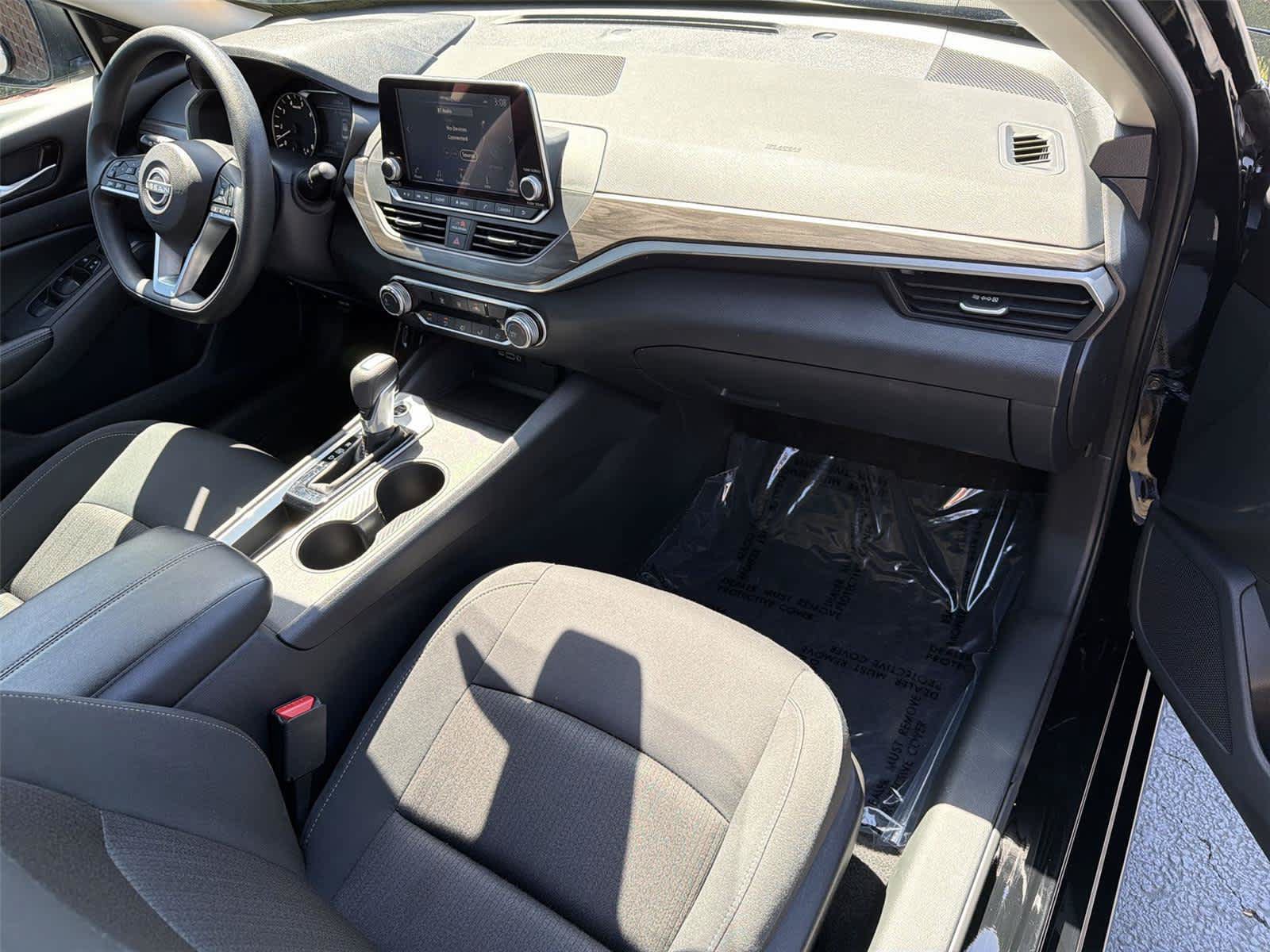Used 2025 Nissan Altima 2.5 SV FWD image 13
