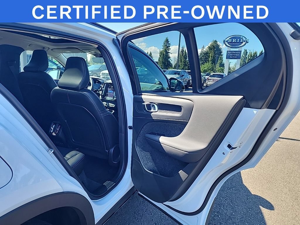Certified 2026 Volvo XC40 B5 Plus AWD/4WD image 17