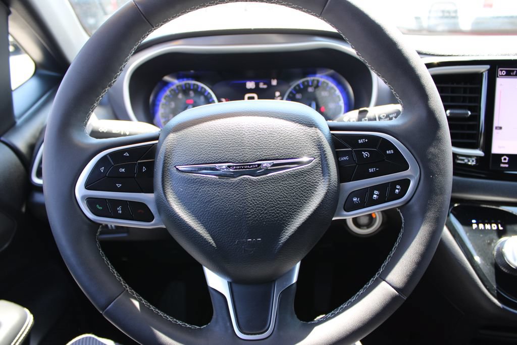 Used 2025 Chrysler Pacifica Select FWD image 35