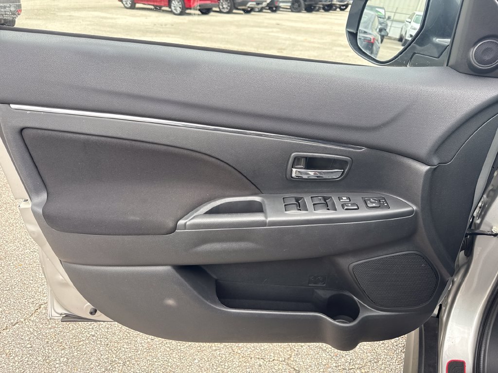 Used 2019 Mitsubishi Outlander Sport LE FWD image 12