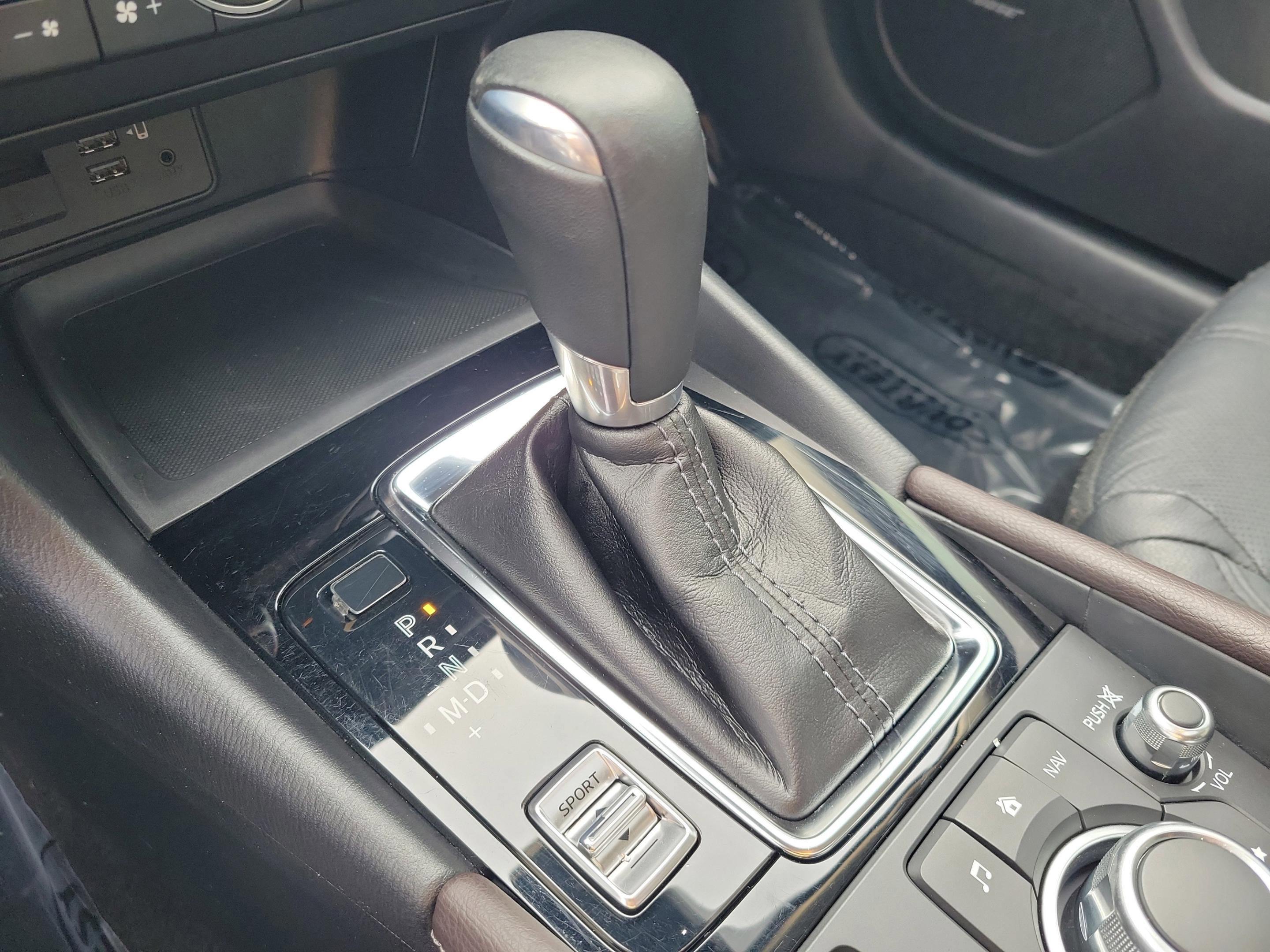 Used 2018 MAZDA MAZDA3 Grand Touring w/ Premium Equipment Package image 32