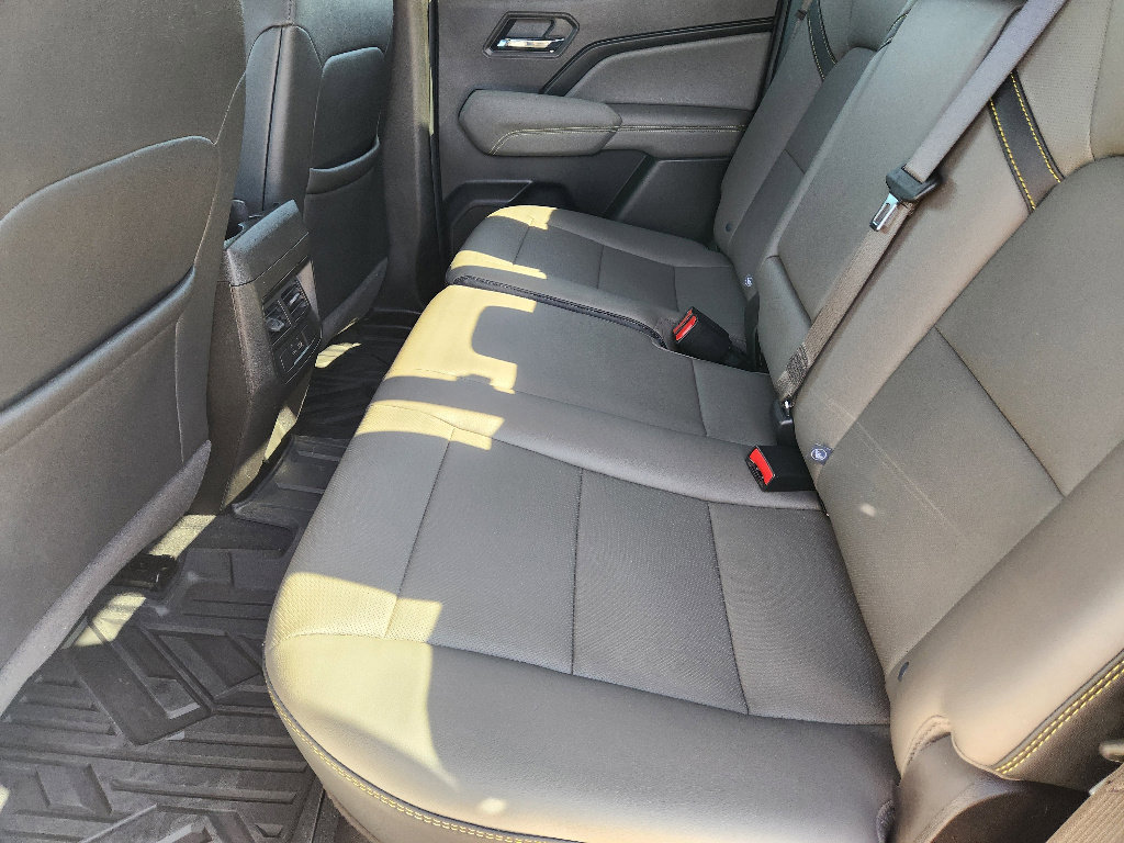 Used 2025 Chevrolet Colorado ZR2 w/ Technology Package image 32