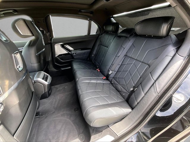 Used 2023 BMW 760i xDrive AWD/4WD image 26