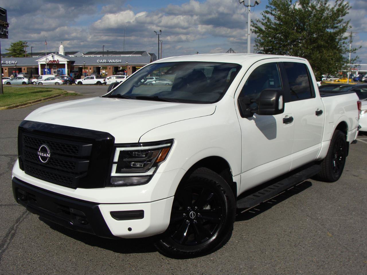 Used 2024 Nissan Titan SV w/ SV Convenience Package AWD/4WD image 3