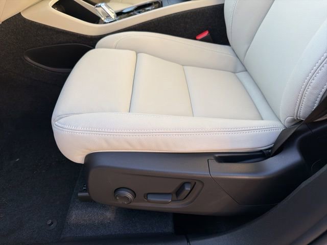 New 2026 Volvo XC40 B5 Ultra w/ Protection Package Premier image 12