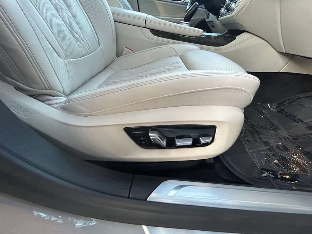 Used 2022 BMW 740i w/ M Sport Package RWD image 26
