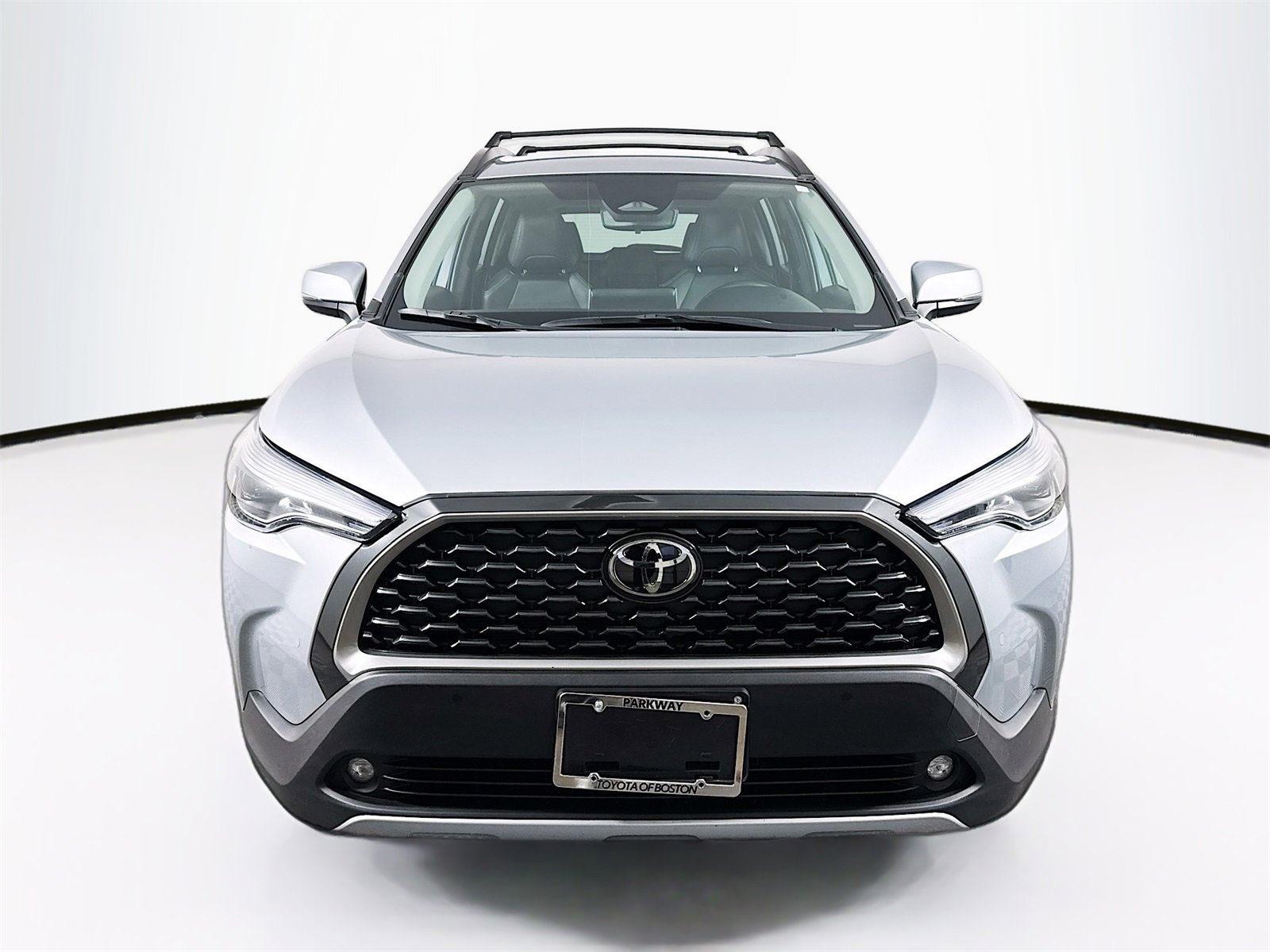 Used 2024 Toyota Corolla Cross XLE image 2