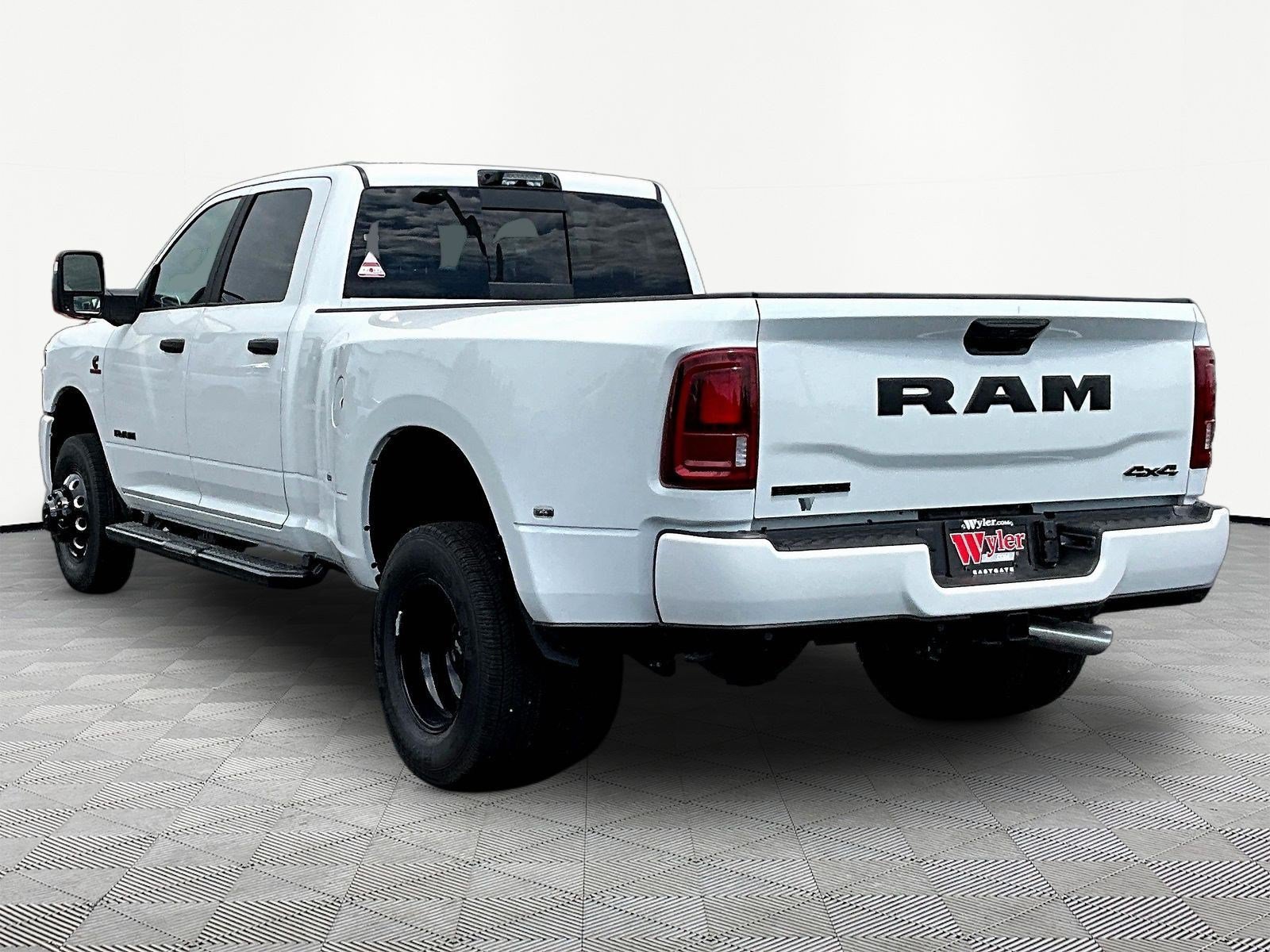 New 2026 RAM 3500 Big Horn AWD/4WD image 4