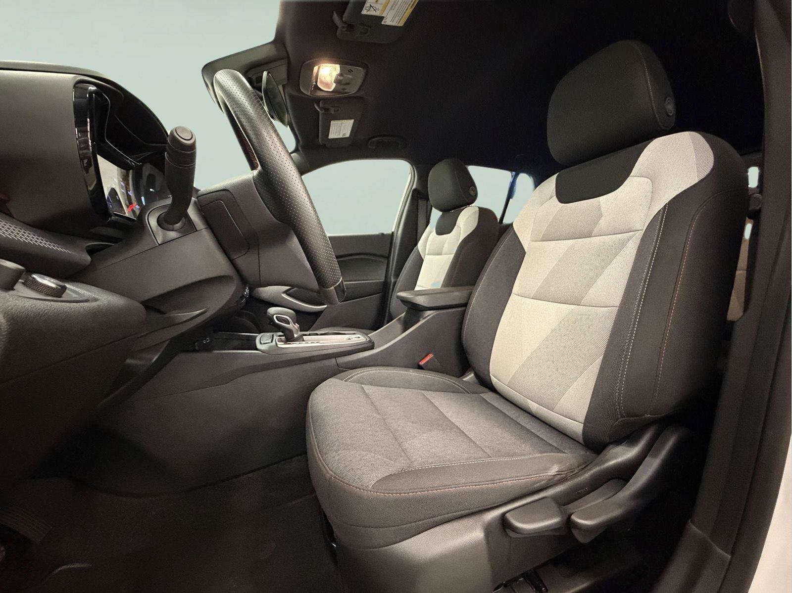 Used 2024 Chevrolet Trax RS FWD image 26