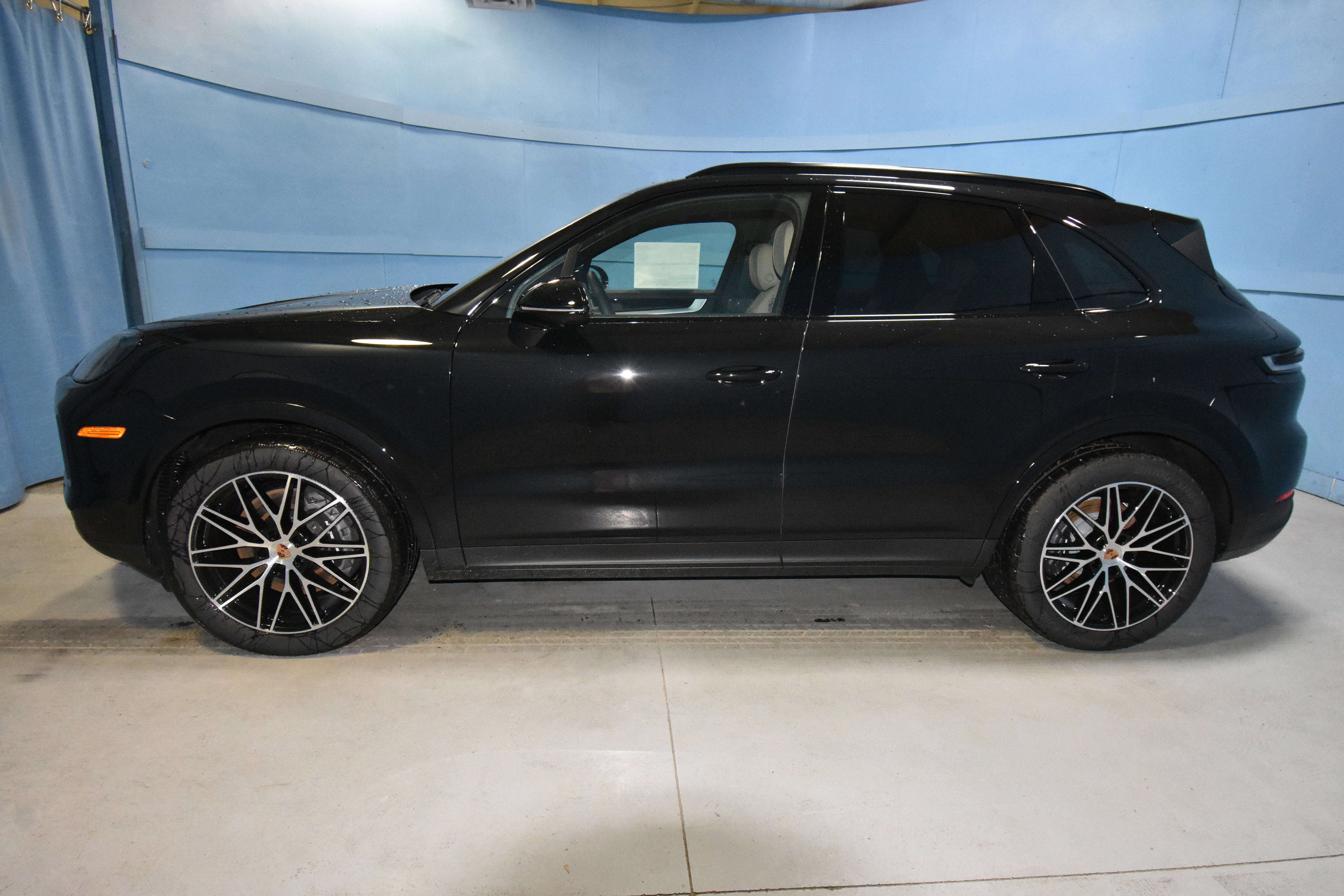 Used 2026 Porsche Cayenne AWD/4WD image 2