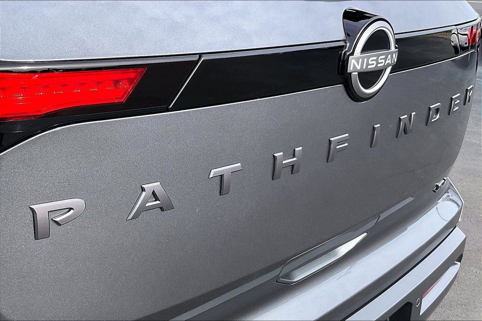 New 2026 Nissan Pathfinder SL image 13