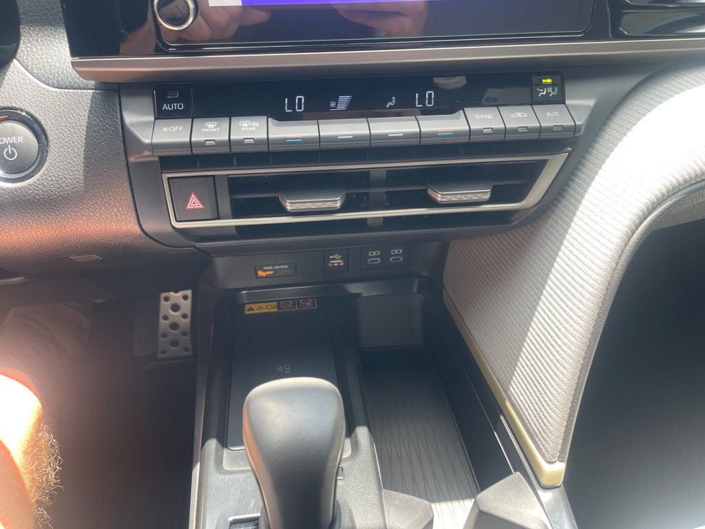Used 2025 Toyota Camry SE FWD image 20