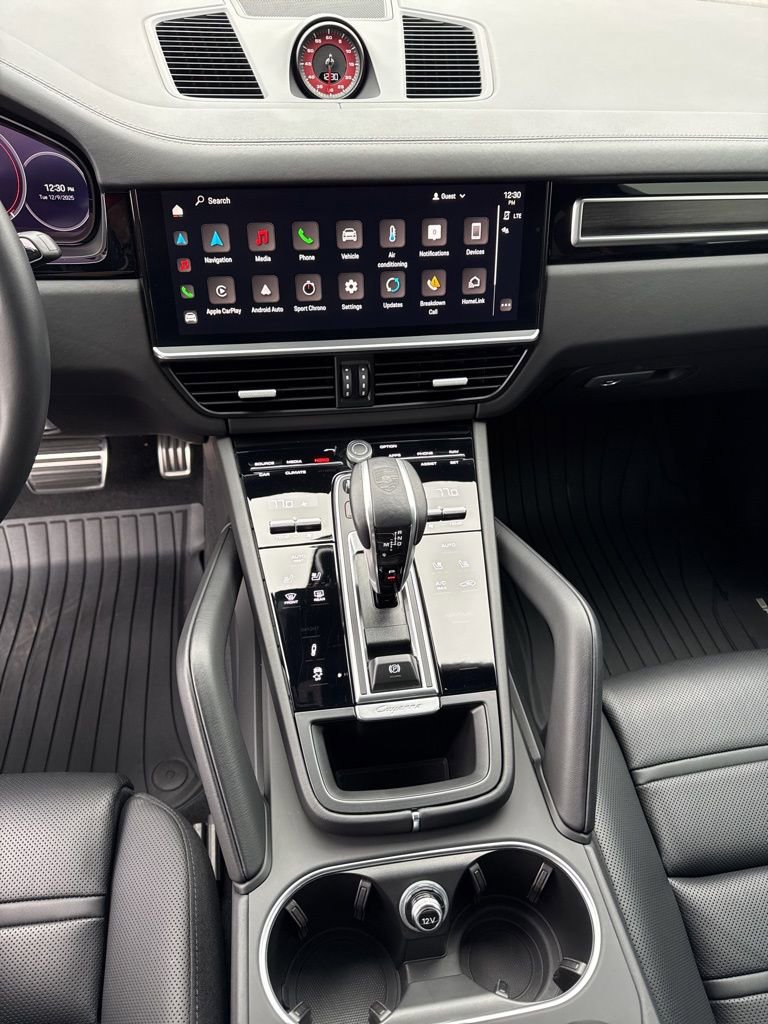 Used 2023 Porsche Cayenne GTS image 25