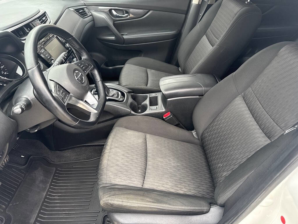 Used 2020 Nissan Rogue SV FWD image 11