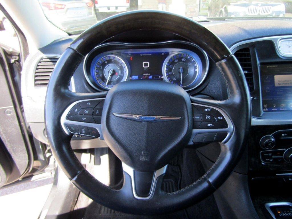 Used 2016 Chrysler 300 C RWD image 15