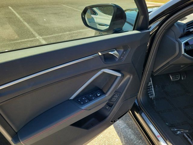 Certified 2025 Audi Q3 2.0T Premium Plus w/ Premium Plus Package image 18