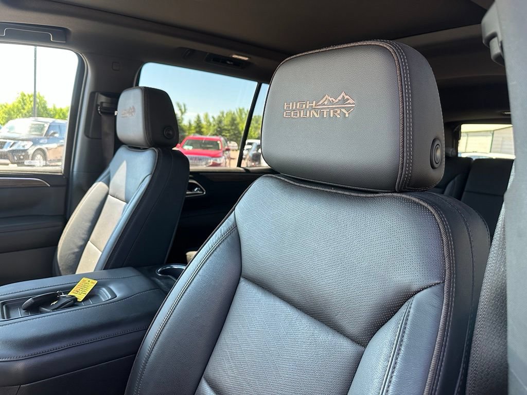 Used 2021 Chevrolet Tahoe High Country w/ Premium Package AWD/4WD image 3