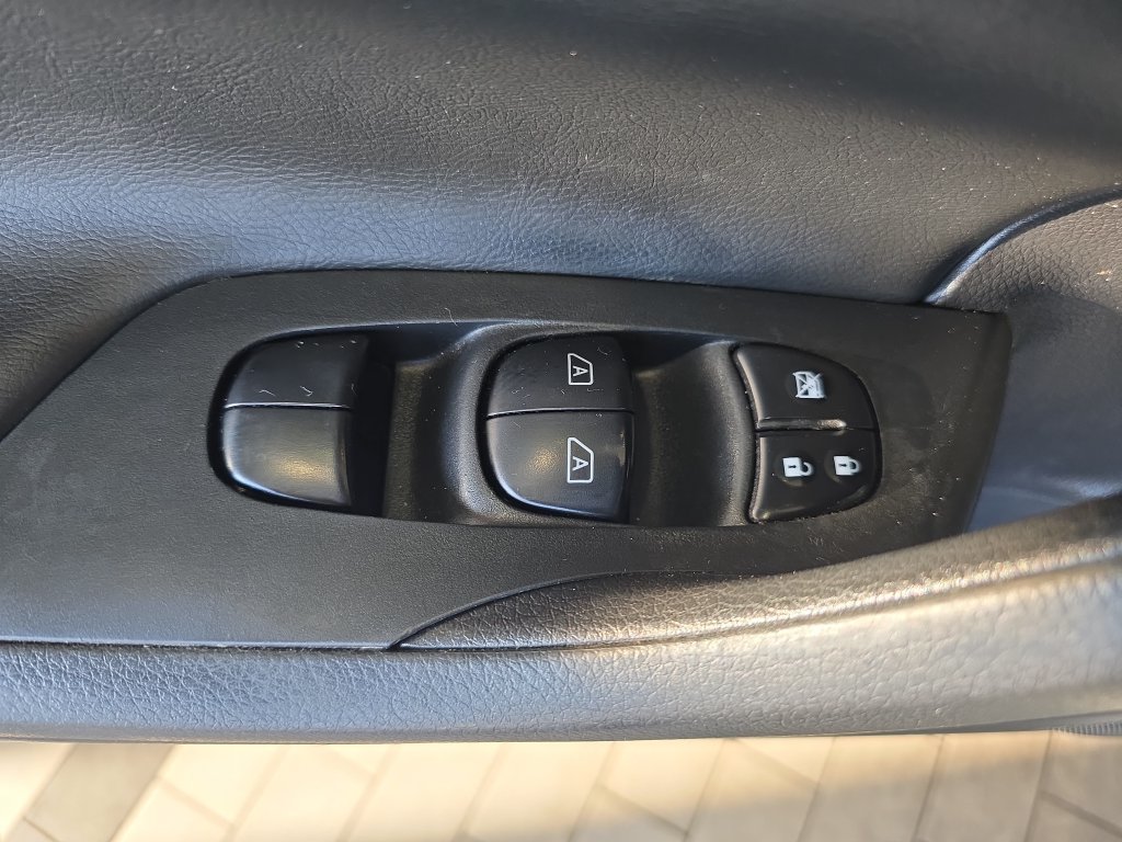 Used 2015 Nissan Altima 2.5 SV w/ Convenience Package FWD image 28
