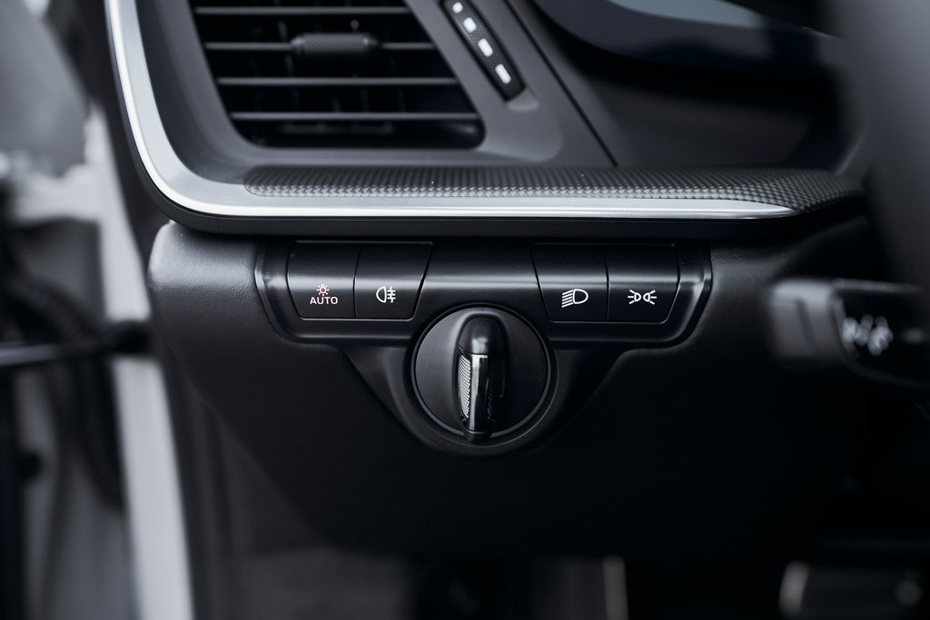 Used 2025 Porsche 911 Turbo S w/ 911 Turbo Sportdesign Package image 39