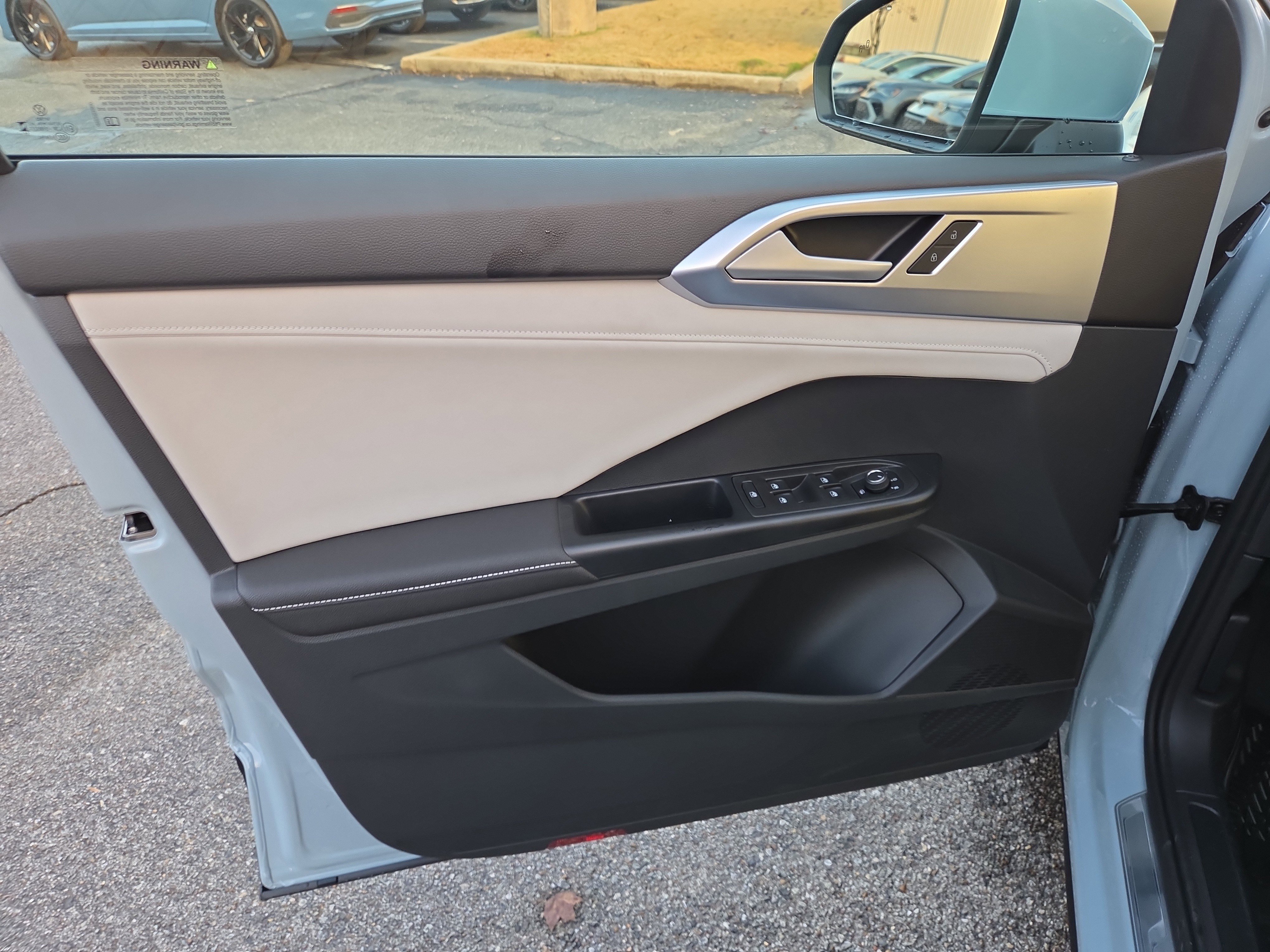 New 2026 Volkswagen Taos SE image 5