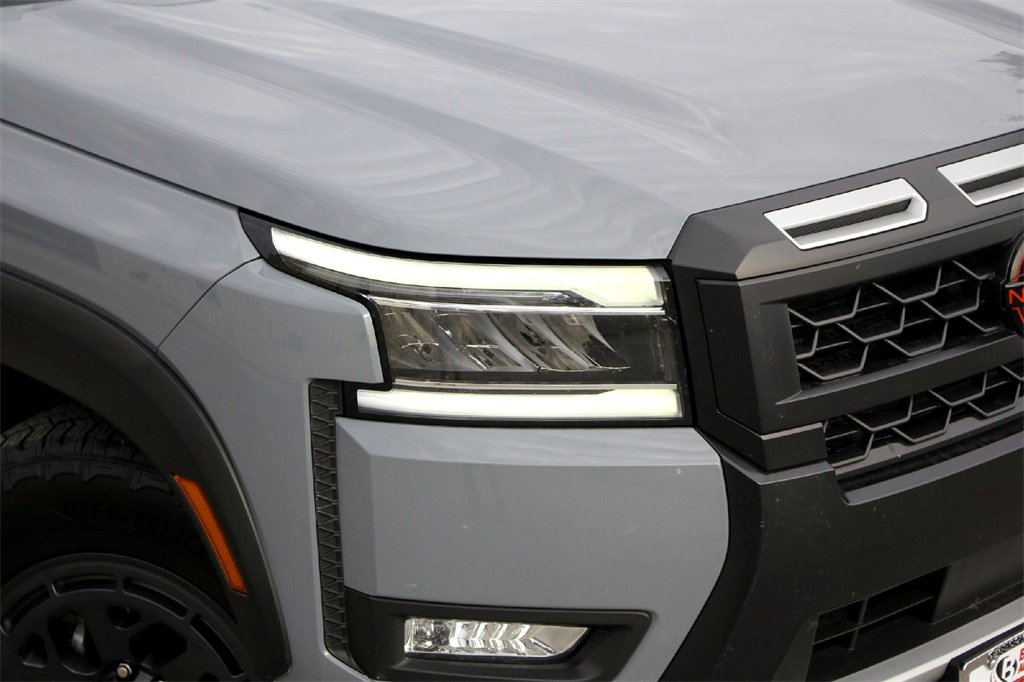 Used 2025 Nissan Frontier Pro-X image 2