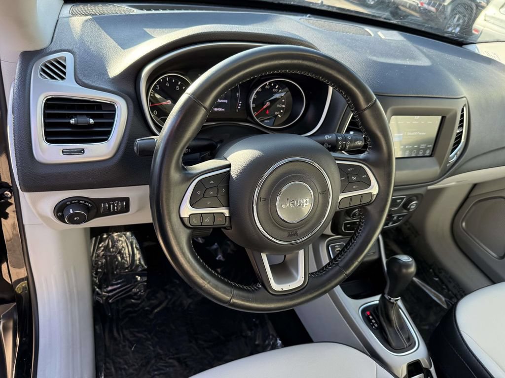 Used 2019 Jeep Compass Latitude FWD image 2