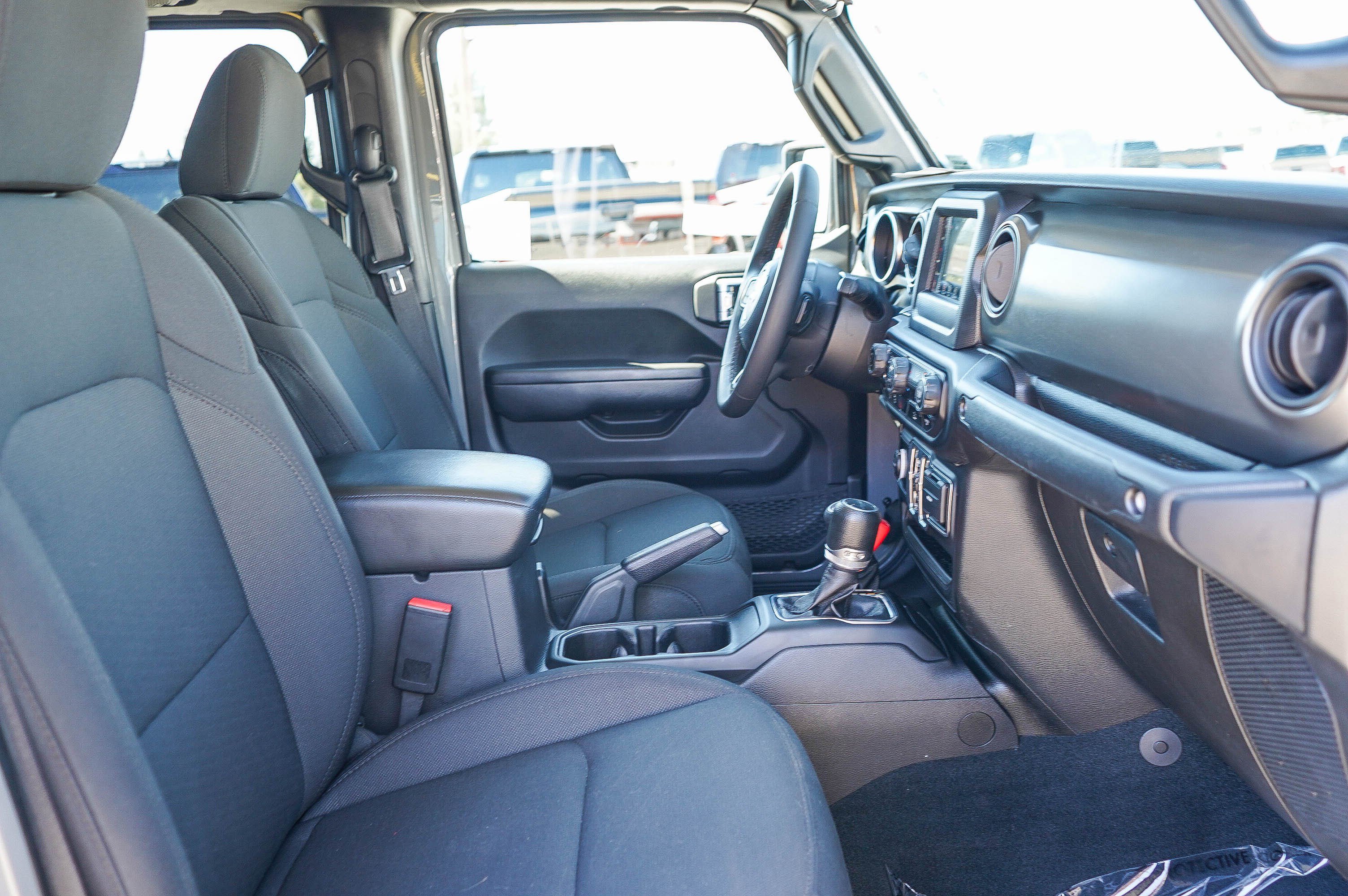Used 2023 Jeep Gladiator Sport AWD/4WD image 18