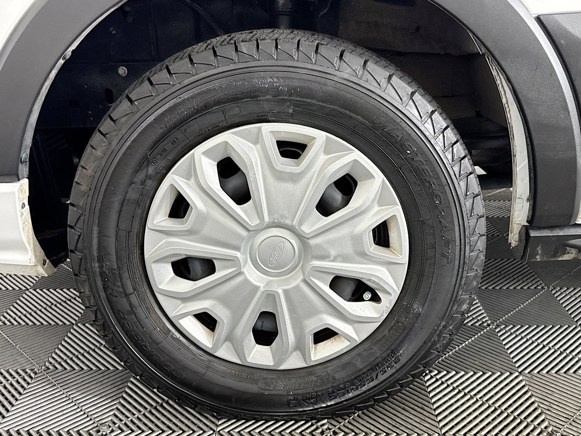 Used 2023 Ford Transit 350 XLT image 33