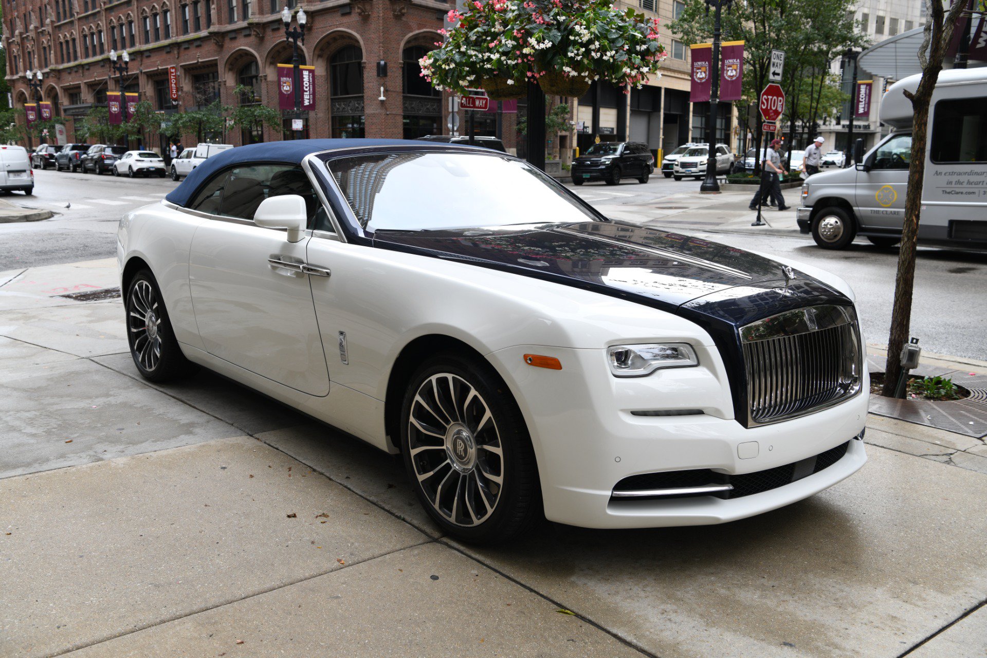 Used 2020 Rolls-Royce Dawn RWD image 5