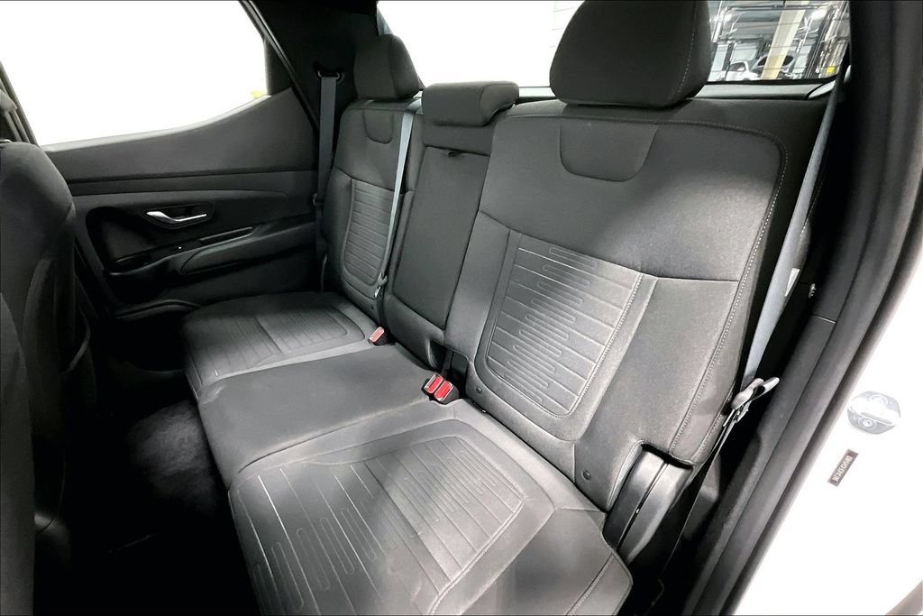 Used 2025 Hyundai Santa Cruz SE FWD image 31