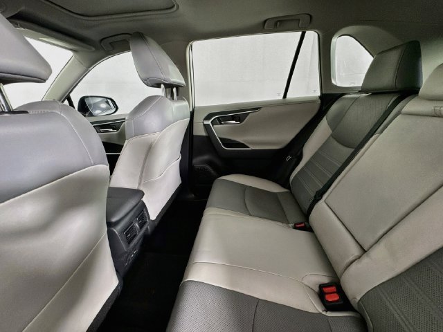 Used 2022 Toyota RAV4 Limited FWD image 22