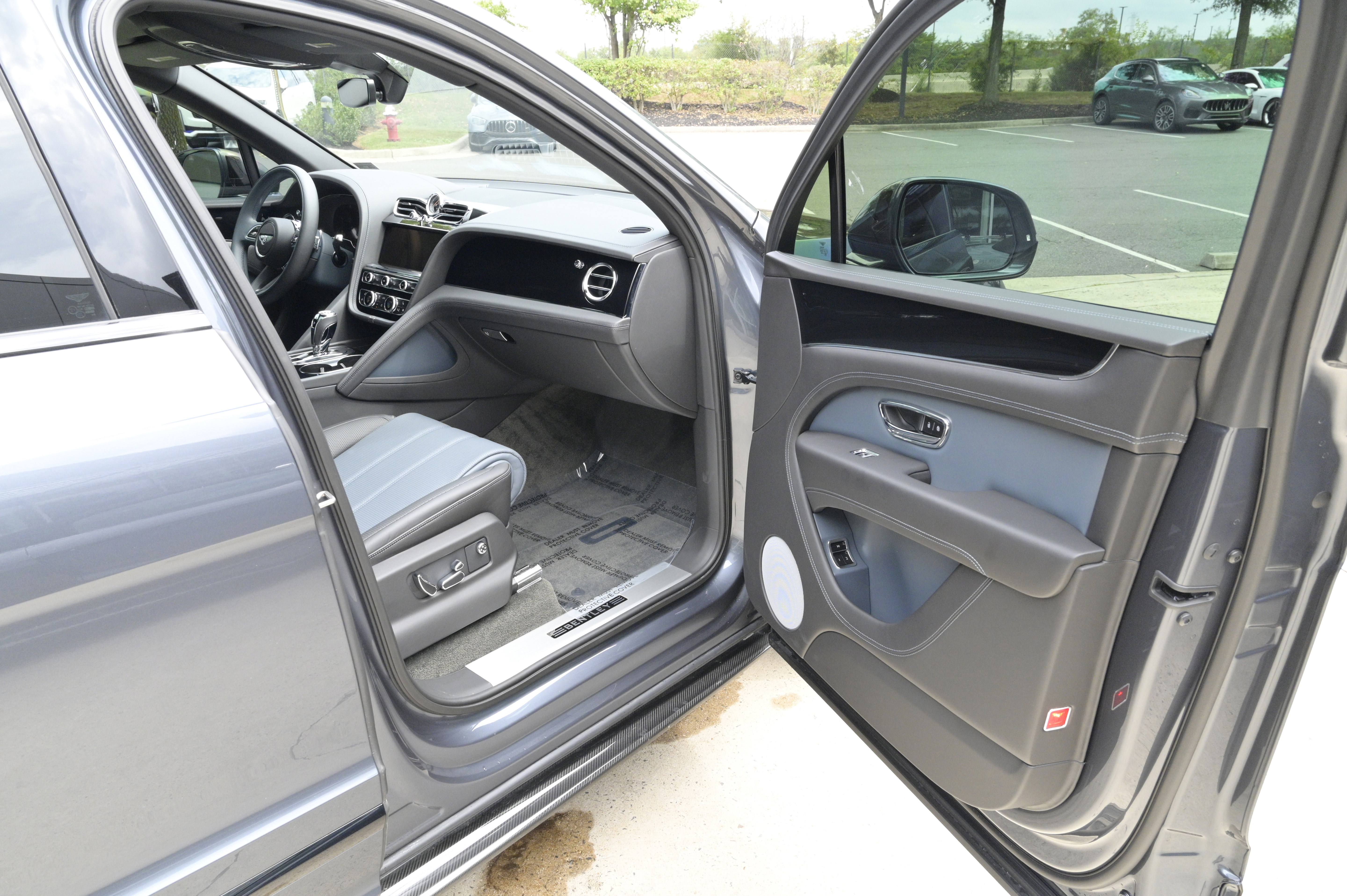 Used 2021 Bentley Bentayga AWD/4WD image 52